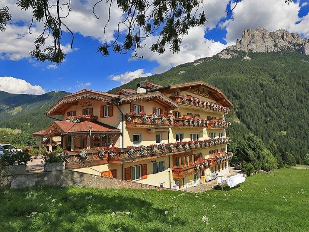 https://newex.headwater.com/holiday-hotels/?HolidayID=140&HotelID=177&HolidayName=Italy-Italy+%2D+Val+di+Fassa+%2D+Remote+Dolomites+-&HotelName=Hotel+Al+Piccolo">Hotel Al Piccolo